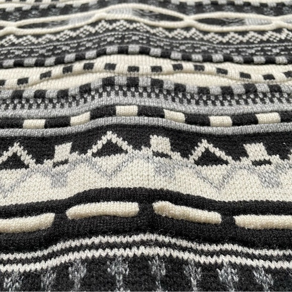 Vintage 3D Textured Knit Sweater Vest - Picture 2 of 8